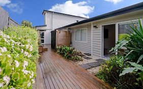 Modern Private 2 Bedroom Home-Unit In Albany With Netflix